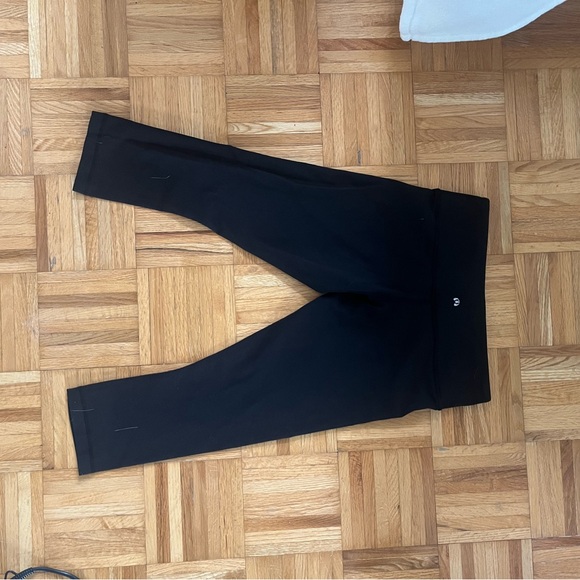 Lululemon 1/2 length leggings (wunder under) - Picture 4 of 6
